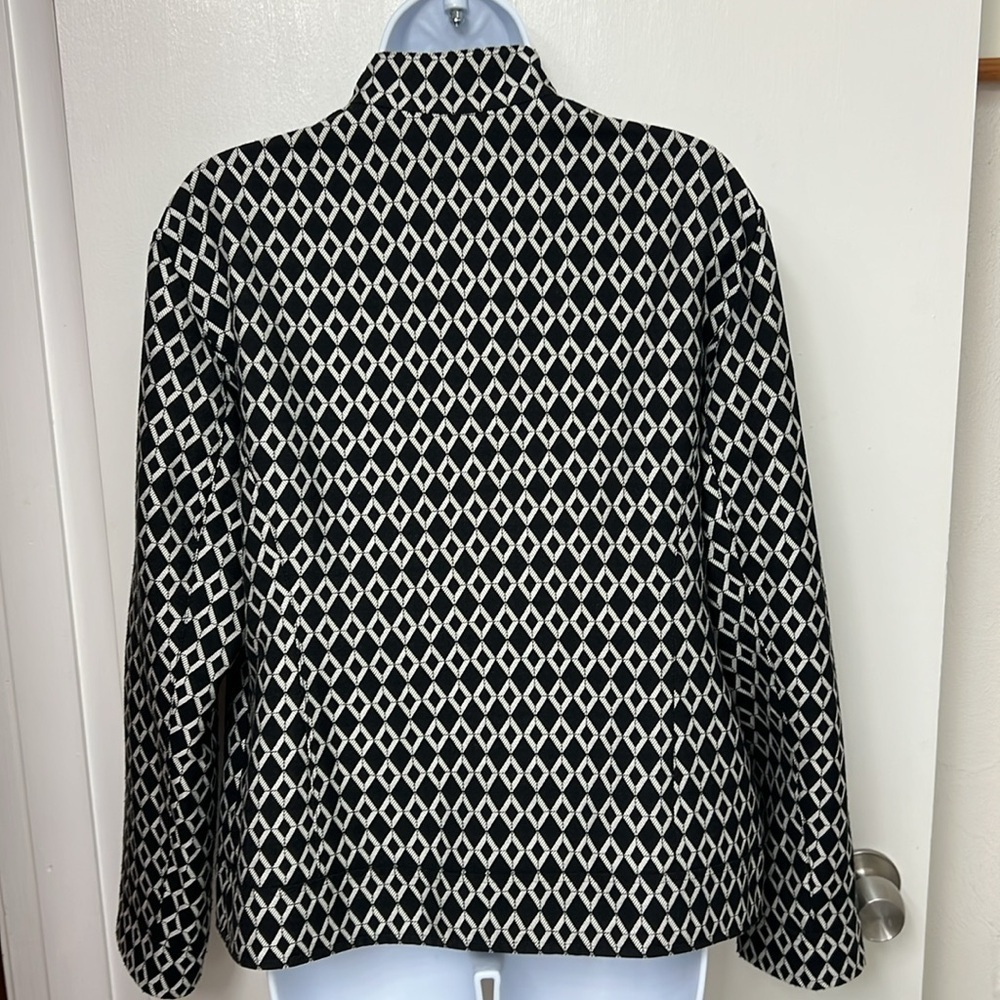 Chico’s Black & White Diamond print Jacket, Zipper closure, 4 front pockets - Picture 3 of 10